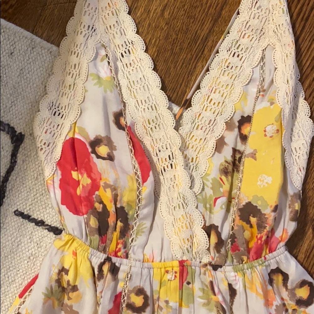 Re-Named Crochet Trim Floral Romper - Picture 6 of 8